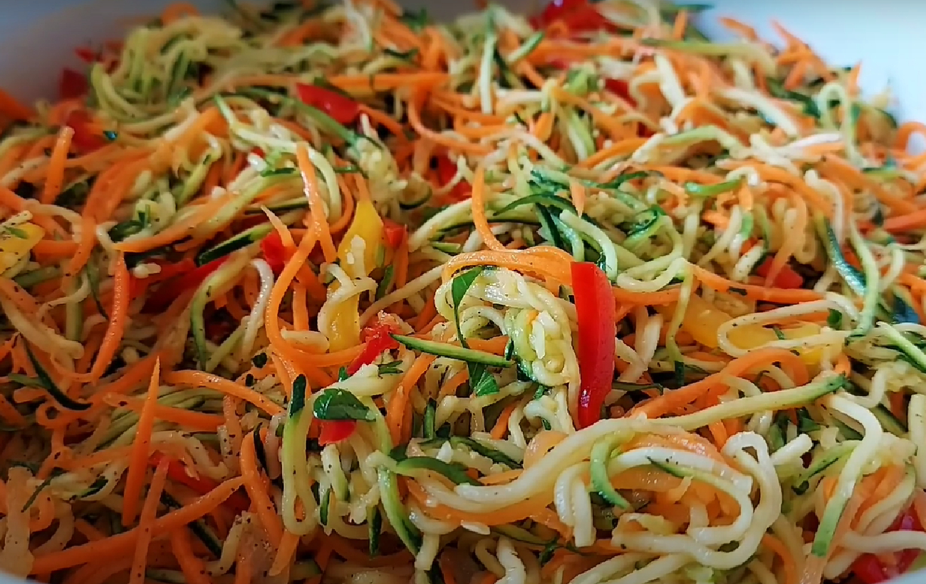 Квашені помідори - не конкурент. Три рецепти консервованих овочевих салатів